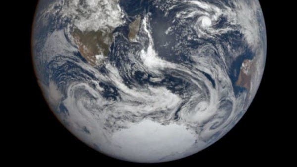 شاهد صورة من الفضاء تُظهر سماء السعودية مغطاة بالغيوم