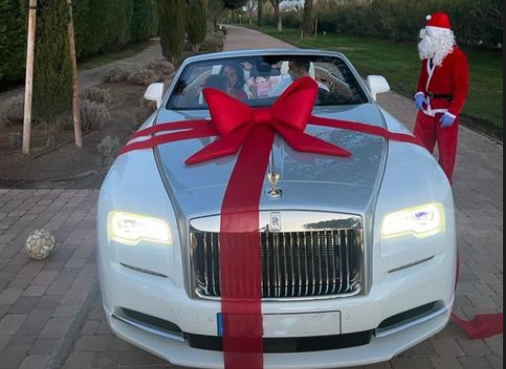 جورجينا تقدم “هدية فخمة” لرونالدو في عيد الميلاد