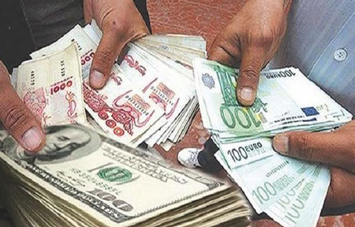 الدينار العراقي يهبط بوتيرة غير مسبوقة أمام الدولار