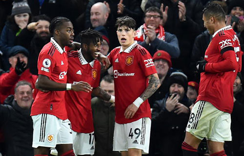 مانشستر يونايتد يؤكد نجاعته بثلاثية وتشلسي يسترد نغمة الانتصارات