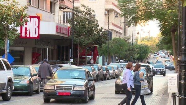 كيف نجح حاكم مصرف لبنان في تخفيض سعر صرف الدولار؟