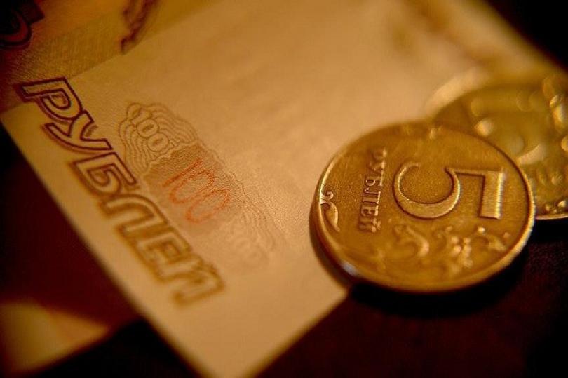 الروبل بأدنى مستوى بـ 8 أشهر.. الخسائر تقفز مع قرار بوتين لـ 18%