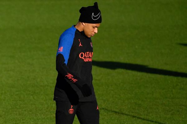 مبابي يفكر في الانتقال لبرشلونة