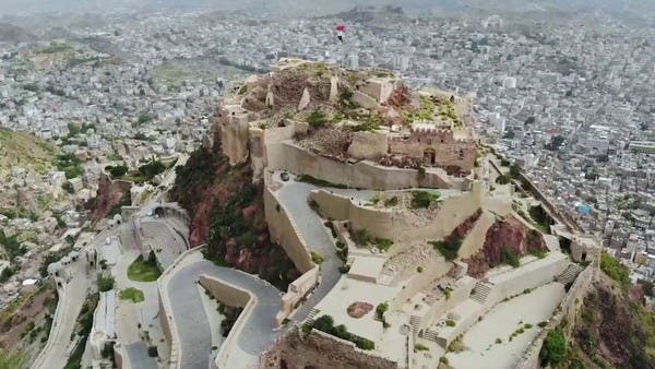 القصف الحوثي يدمر 80% من قلعة “القاهرة” التاريخية في تعز