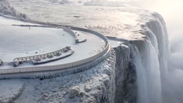 شاهد كيف جمدت عاصفة القرن شلالات نياغارا