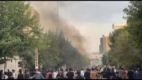 نقاش بين الأطياف السياسية حول إصلاحات نظام الحكم في إيران