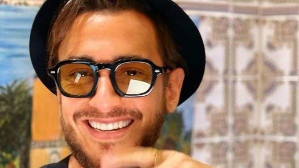 زوجتي هي المعجبة الأولى بي.. وسندي في الحياة