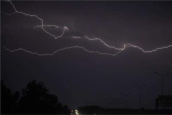 السعودية.. مصرع شاب بصعقة البرق أثناء التقاطه «سيلفي» مع المطر