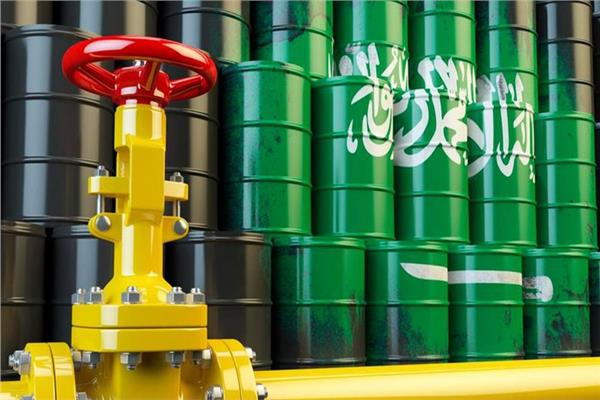 السعودية قد تخفض أسعار الخام العربي الخفيف لآسيا لأدنى مستوى في 15 شهرا