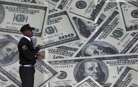 الدينار بـ 86.5 جنيهًا والعملات العربية بمستويات تاريخية.. بعد التعويم