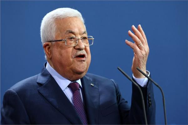 الرئيس الفلسطيني يهاتف كريم يونس مهنئًا بالإفراج عنه من سجون الاحتلال