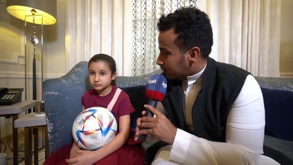 أول تعليق من الطفلة علياء على إهداء رونالدو كرة تحمل توقيعه