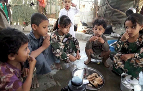 مع بداية عام جديد.. اليمنيون يكابدون مرارة الفقر ونقص الغذاء