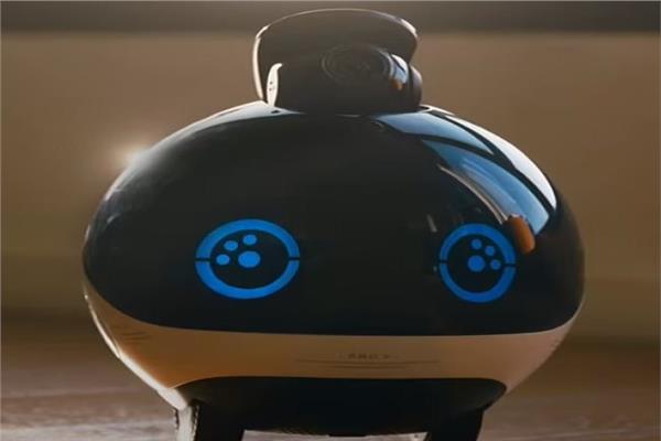 «Ebo X».. روبوت لتأمين المنزل والمراقبة الصحية والترفيه