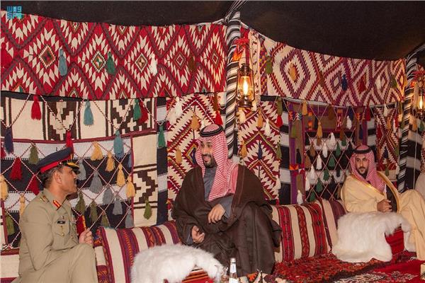 ولي العهد السعودي يستقبل قائد الجيش الباكستاني 