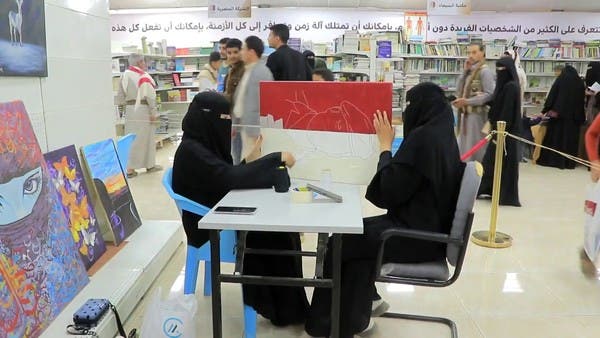هنادي وجيهان.. يمنيتان تبدعان في الرسم بالإبرة والخيط