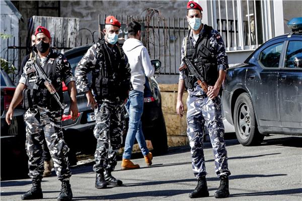 اقتحام مصرفين في لبنان بقوة السلاح