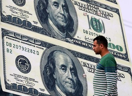 توقعات بصعود الجنيه نحو الـ 29.. واستمرار ارتفاع الأسعار بقوة