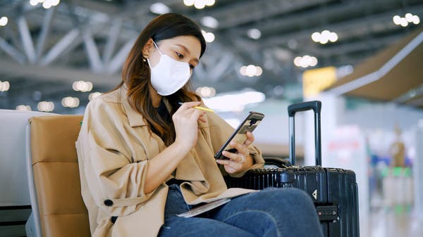 مع انتشار متحور جديد لكورونا.. الصحة العالمية للمسافرين: ضعوا الكمامة