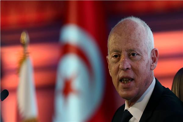 الرئيس التونسي يجري جولة في شارع الحبيب بورقيبة بالعاصمة