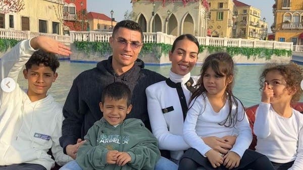 بالصور.. رونالدو وجورجينا وأطفالهما يستمتعون بفعاليات بوليفارد وورلد