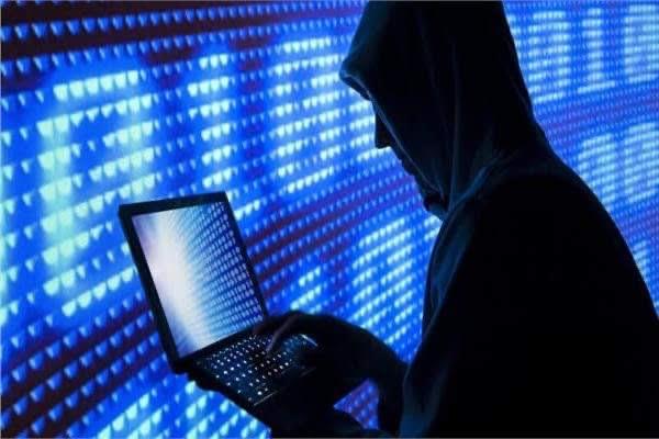 خبير أمن سيبراني يوجه نصائح لتقليل التعرض لاختراق الهاتف الذكي