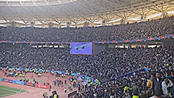 بعد التدافع.. عراقيون يتركون 5 آلاف عماني بلا مقاعد!