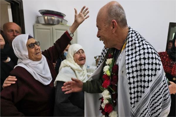 بعد 40 سنة في الأسر.. ماهر يونس خارج سجون الاحتلال الإسرائيلي