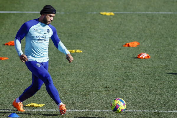 أتليتيكو مدريد يتعاقد مع لاعب برشلونة “ديباي”