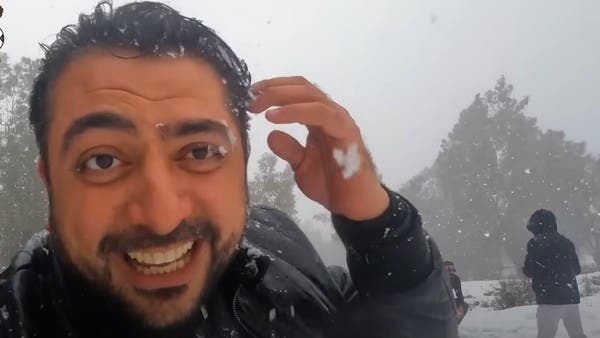 شاهد فرحة هستيرية لمؤثرين مصريين بالثلوج في الجزائر
