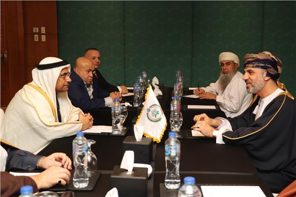 العسومي يبحث مع رئيس مجلس الشورى العماني المستجدات على الساحة العربية