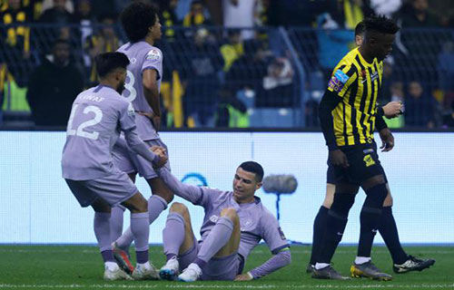 رونالدو يسقط في أول اختبار بهزيمة النصر أمام الاتحاد