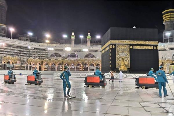 ٤ آلاف عامل يقومون على غسل وتطهير المسجد الحرام 10 مرات يوميًا