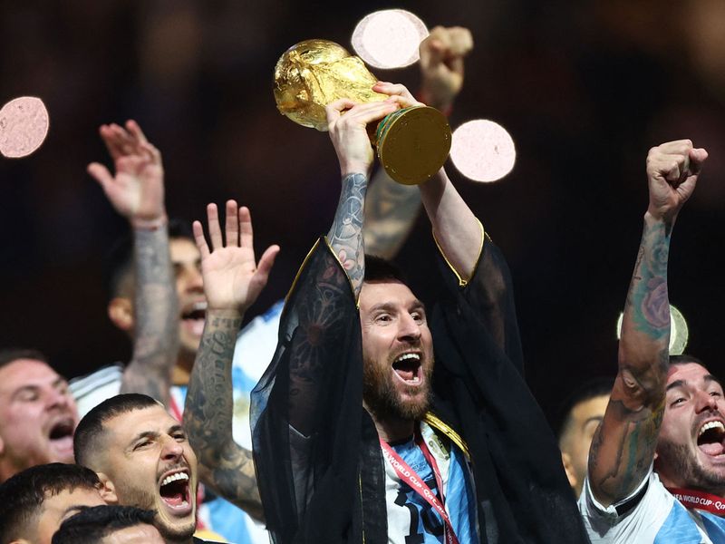 زملاء ميسي لا يستحقون الاحترام