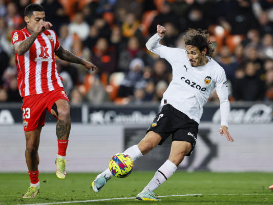 عقوبات تأديبية ضد الأوروغواي وأربعة من لاعبيها بينهم كافاني