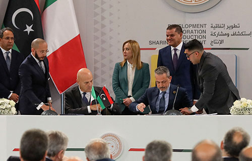 ليبيا توقع عقداً مع “إيني” الإيطالية بـ8 مليارات دولار لتطوير حقلَي غاز