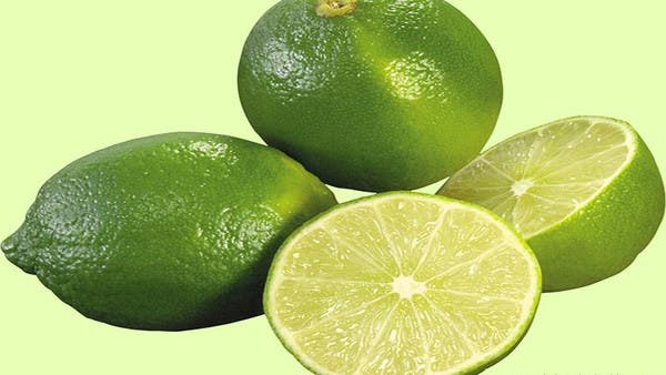ليمون أخضر يغير لون عينيك.. إياك وهذه النصيحة!