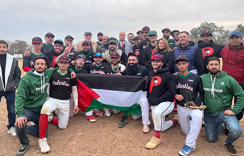 “فدائي البيسبول” يحقق إنجازاً تاريخياً ويتأهل إلى نهائي بطولة غرب آسيا