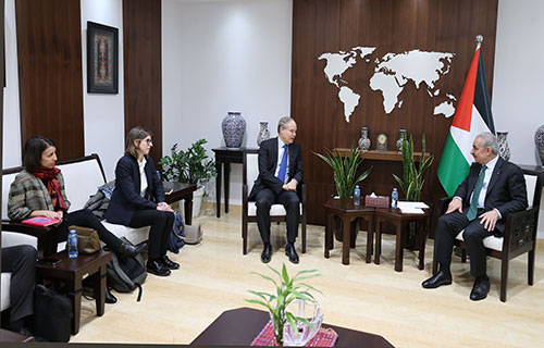 اشتية يبحث مع “بروباركو” الفرنسية توسيع استثماراتها في فلسطين