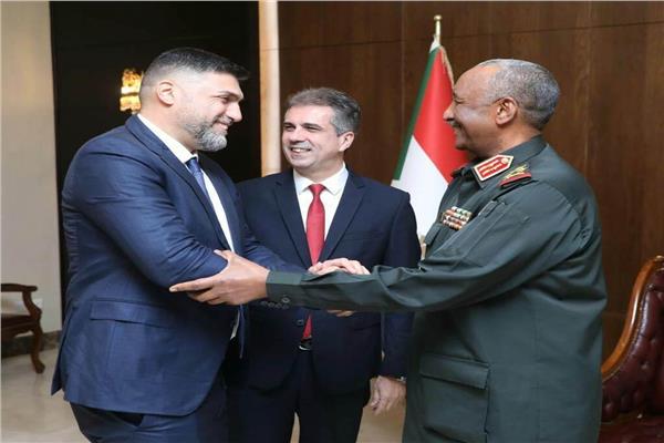 البرهان يلتقي وزير الخارجية الإسرائيلي في الخرطوم