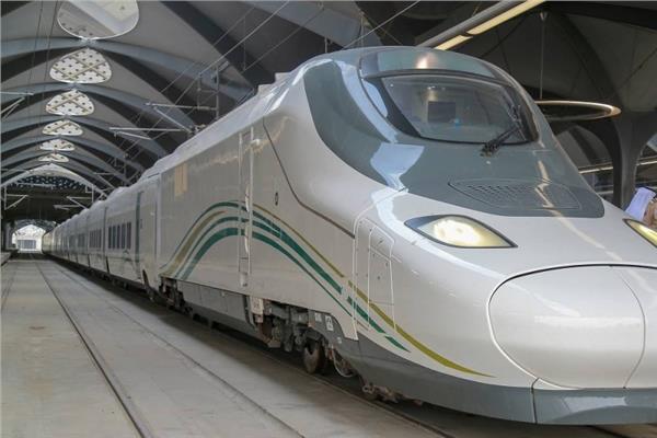 قطار الحرمين: سقوط مركبة واحتراقها في السكة الحديد 