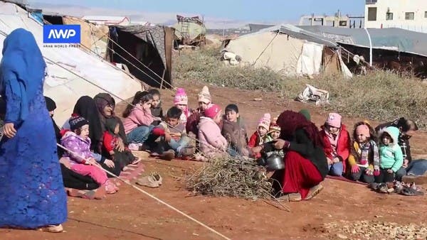 هاربون من الزلزال يخرجون من منازلهم بملابس النوم أو حفاة بلا أحذية