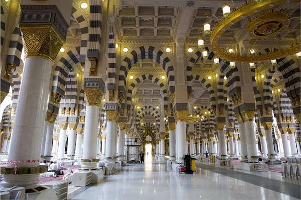 دخلتا عن طريق الخطأ.. ضبط سيدتين غير مسلمتين في المسجد النبوي بالسعودية