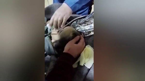 قطعوا ساقه لإنقاذه.. تفاصيل مأساة الطفل طارق 3 سنوات ابن جنديرس السورية