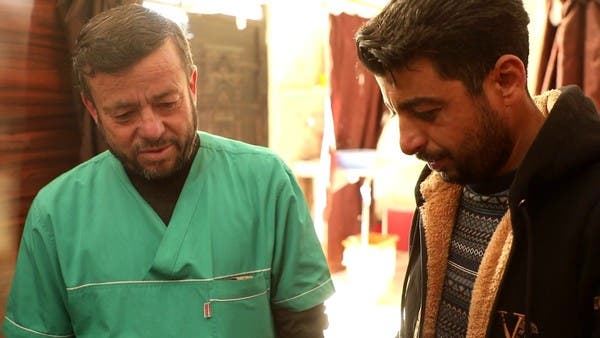 محنة طبيب سوري فقد زوجته وطفلته تحت الأنقاض