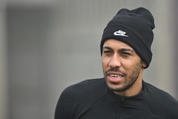 أوباميانج يعرض اللعب لبرشلونة مجانا!