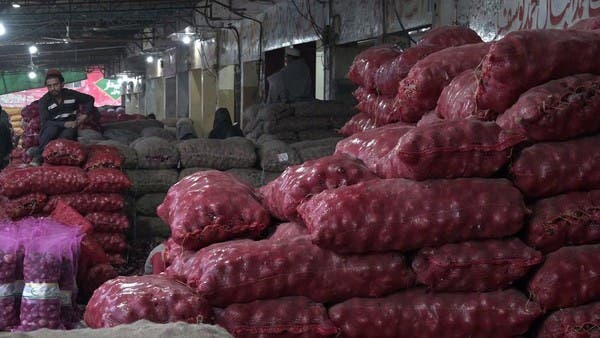 البصل يتحول لسلعة نادرة في باكستان بسبب الفيضانات
