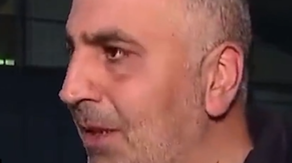 شاهد نائبا تركيا يهرب من مقابلة على الهواء لحظة الزلزال