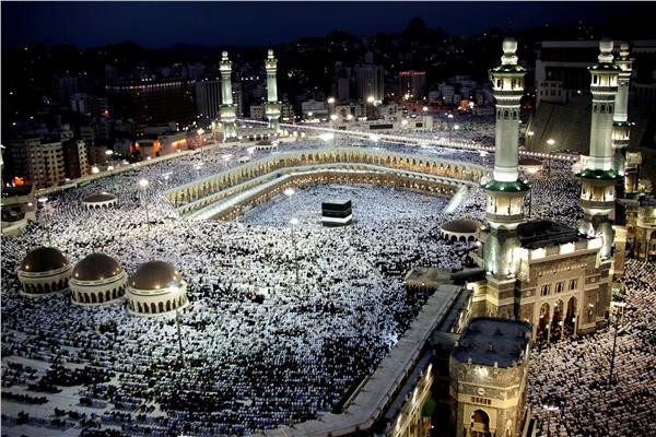 توسعة وتطوير المسجد الحرام مسيرة يتوارثها قادة السعودية جيل بعد جيل 