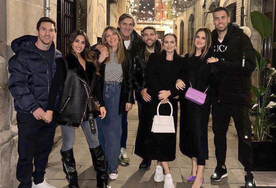 زوجة ميسي تحيي آمال جماهير برشلونة